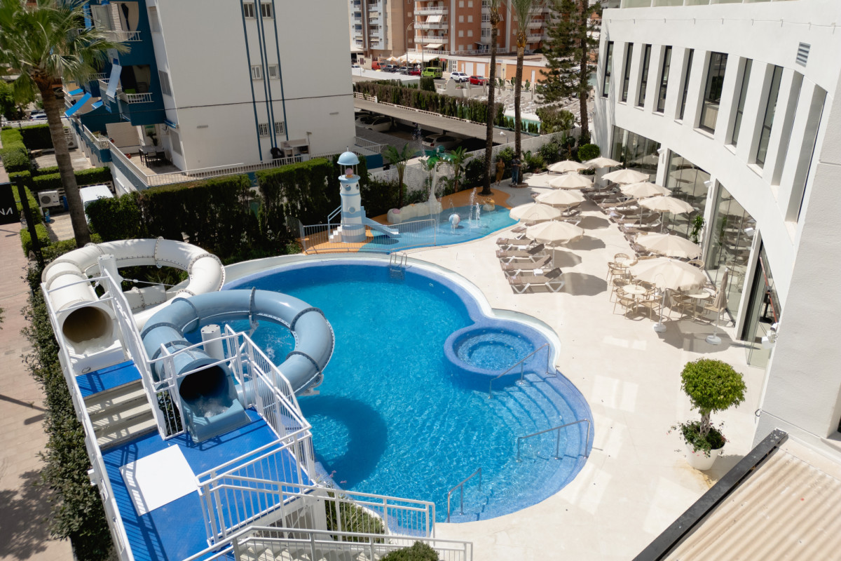 Qué inversión representa la estrategia de reposicionamiento de RH Hoteles
