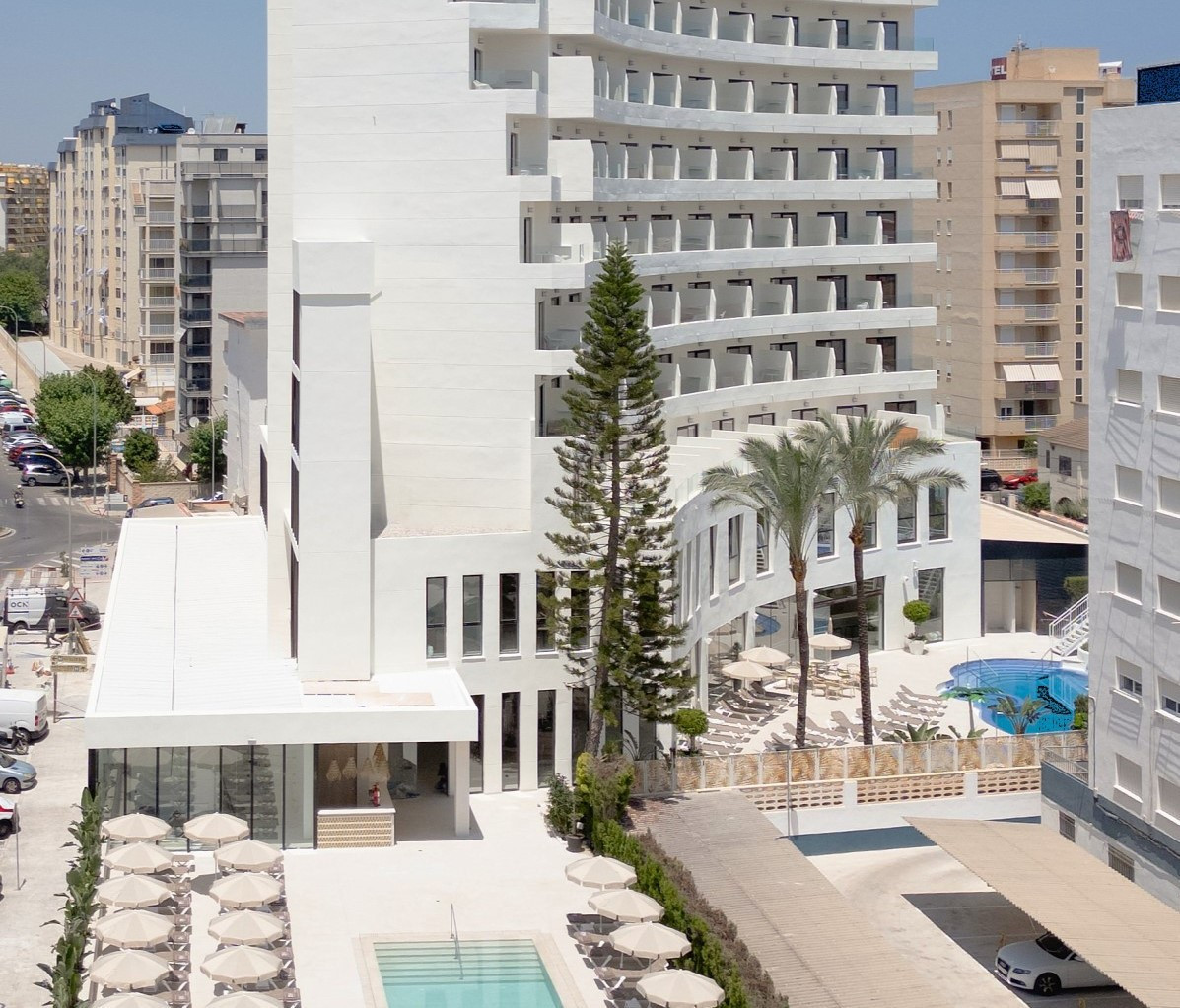 Qué inversión representa la estrategia de reposicionamiento de RH Hoteles