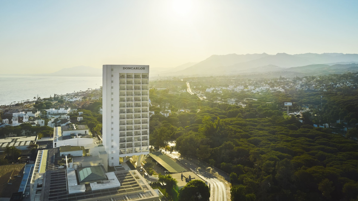El hotel Don Carlos Marbella reabierto tras una reforma de 45 M €