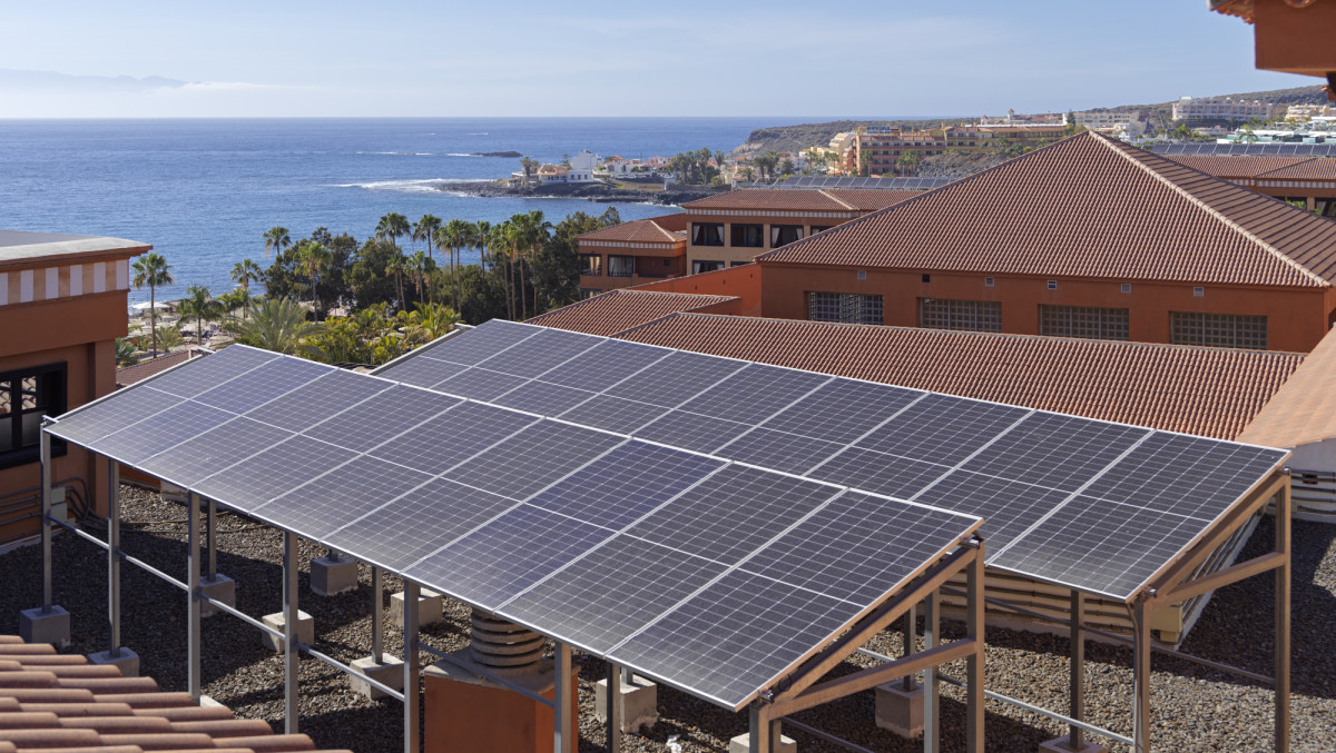 H10 Hotels instala 9.500 paneles solares en Canarias y Dominicana