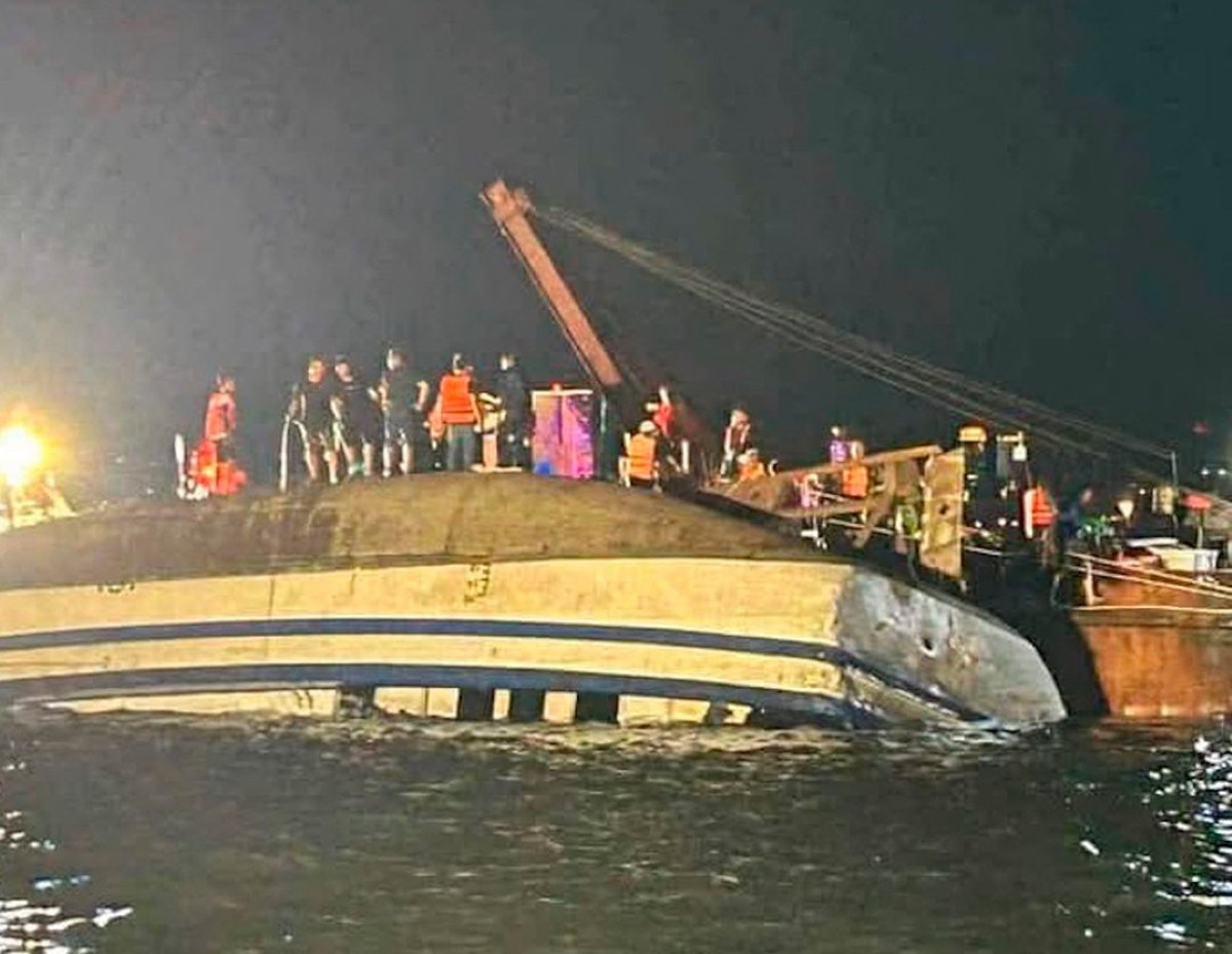 El naufragio de un barco turístico en Vietnam deja al menos 38 fallecidos