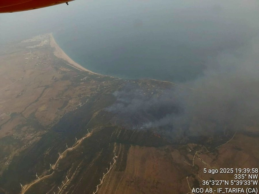 Desalojan hoteles y campings en Tarifa por un incendio