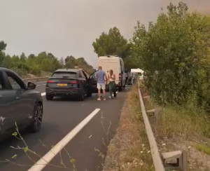 Reabre la autopista que conecta Francia con España, cortada por un incendio