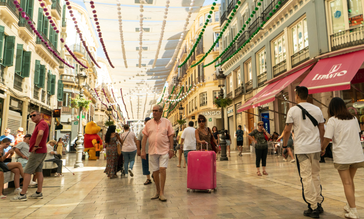 Alicante y Málaga, entre los diez destinos más buscados del verano 2025