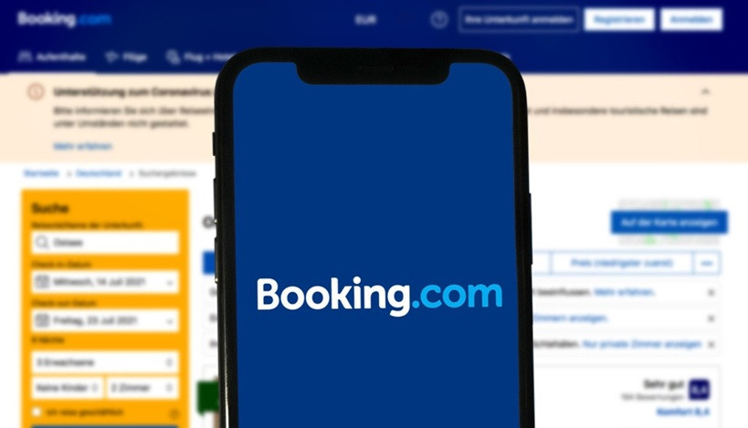 Ryanair y Booking hacen las paces con un acuerdo de colaboración 