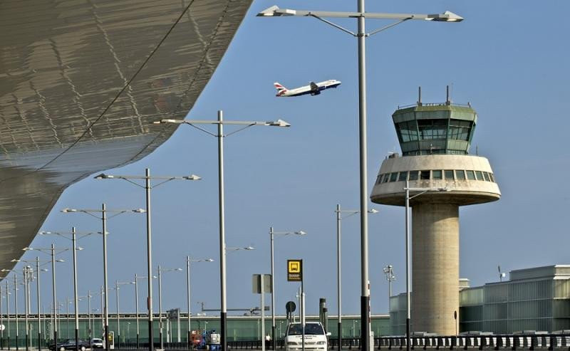 Más de 40 vuelos cancelados en el Aeropuerto de El Prat por el temporal