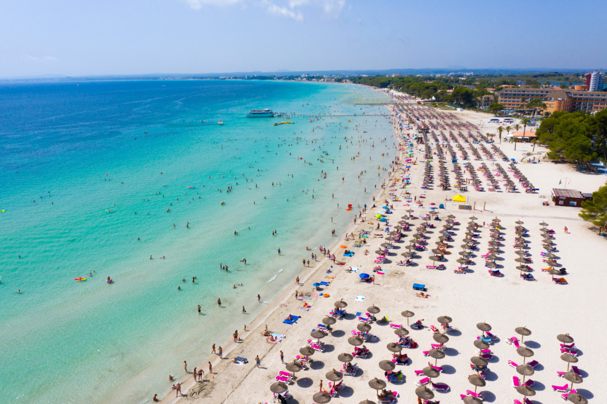 Las hoteleras españolas registran un verano sólido pero más moderado