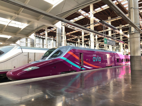 Renfe despide los trenes Avlo de la ruta Madrid-Barcelona y apuesta por el