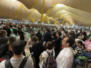 Huelga en Barajas: colas de más de una hora para pasar el control