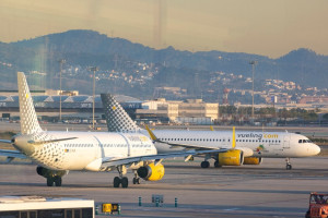 Vueling estrena su nueva ruta entre Alicante y Santander con dos vuelos semanales