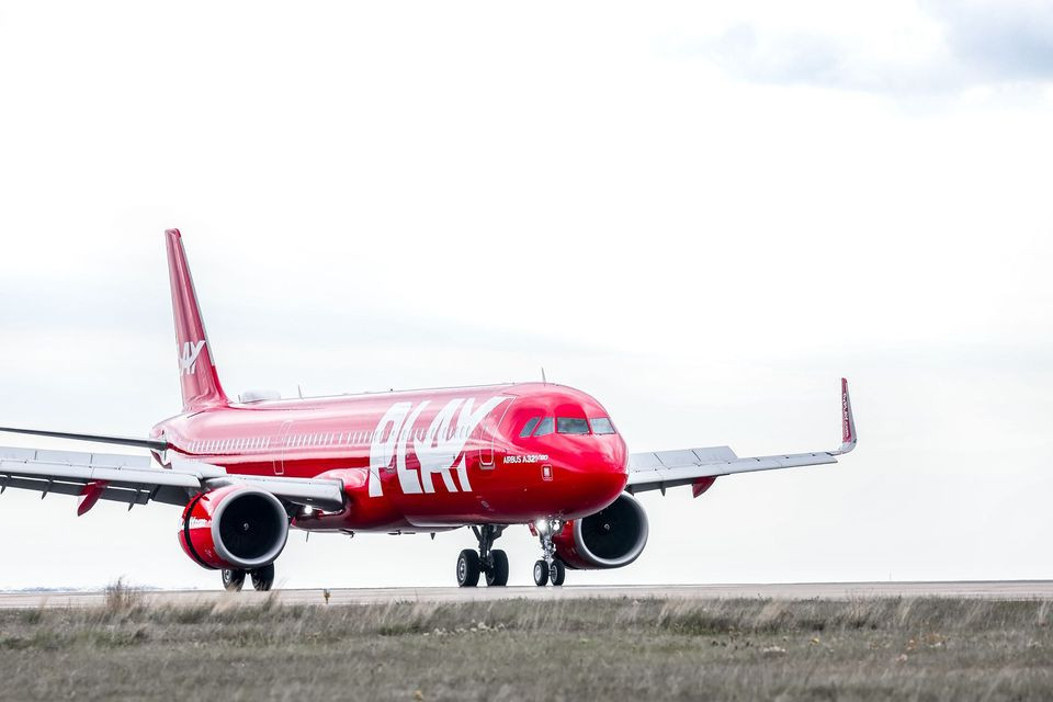 El cierre de la aerolínea islandesa Play supone la cancelación de nueve rutas con España