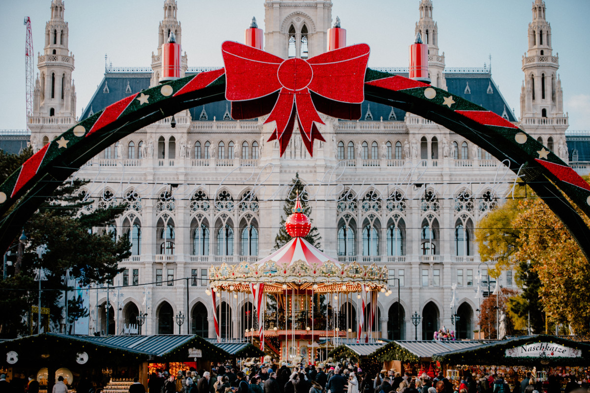Estos 5 viajes a mercadillos navideños 2025 son pura magia (y más baratos de lo que crees)