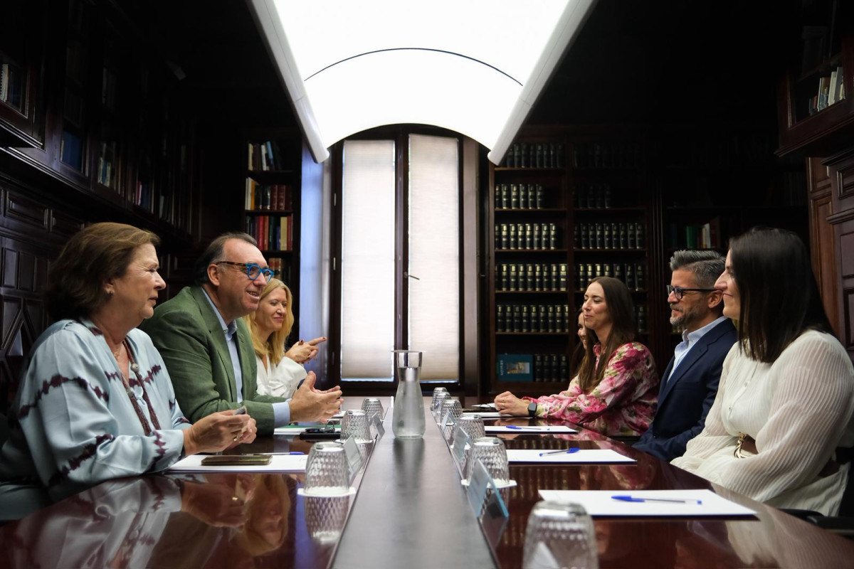 Andalucía impulsa con Airbnb y Booking una estrategia común para el alquiler reglado