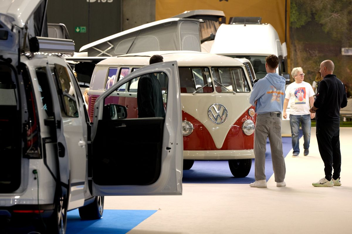 Salón del Caravaning recibe 60.000 visitantes: autocaravanas seducen a familias y viajeros jóvenes
