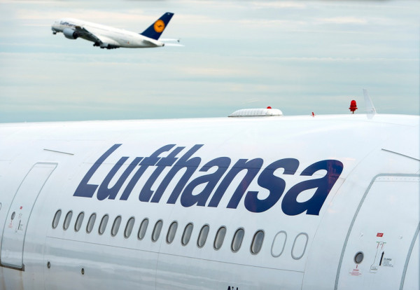 Lufthansa baja el beneficio neto en 2025 un 3 % y alerta de que aumenta la incertidumbre