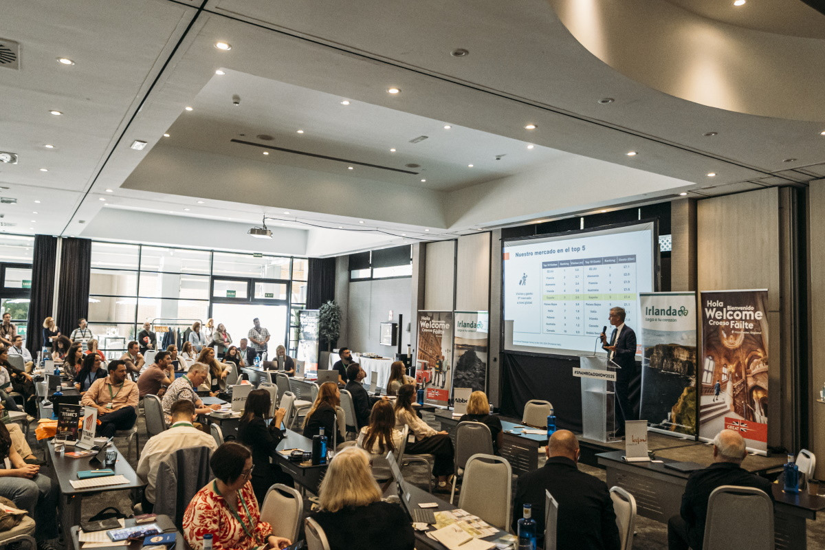 Embajador del Reino Unido en España, Alex Ellis