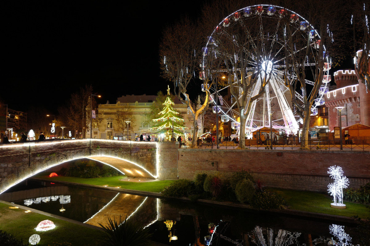 El pueblo medieval del sur de Francia donde la Navidad se vive entre antorchas, murallas y un mercadillo único