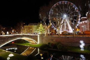 El pueblo medieval del sur de Francia donde la Navidad se vive entre antorchas, murallas y un mercadillo único
