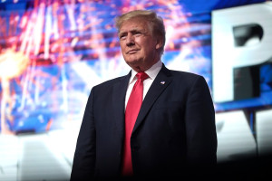 Trump amenaza con rebajar el sueldo a los controladores aéreos ausentes por cierre federal