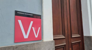Canarias aprueba una ley que pone límite a las viviendas vacacionales en las islas