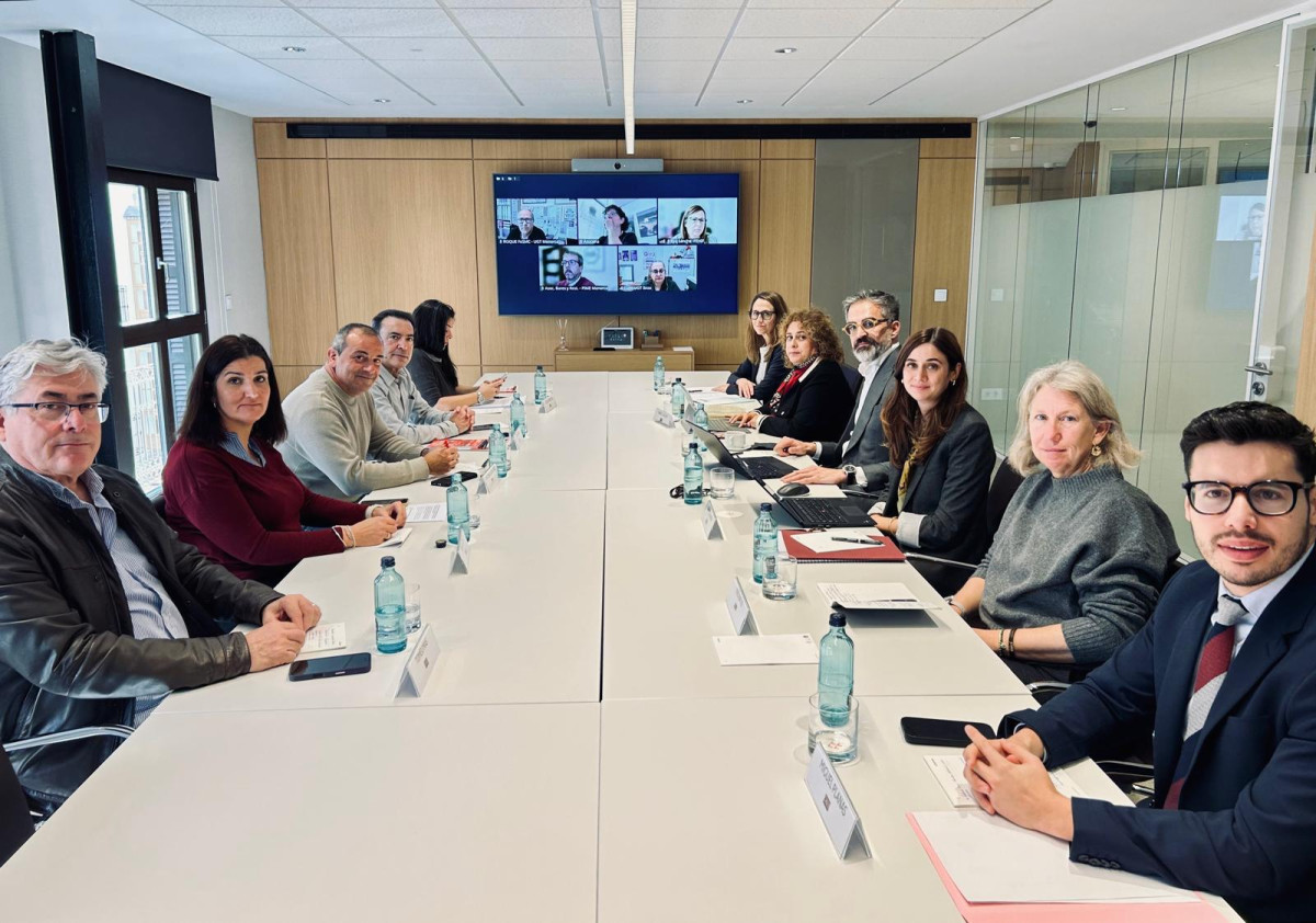 Patronales y sindicatos se unen y crear un Observatorio contra el absentismo en la hostelería balear