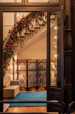 CoolRooms Hotels presenta Cool Key, su nuevo regalo icónico para esta Navidad, bajo la campaña Unlock the Magic