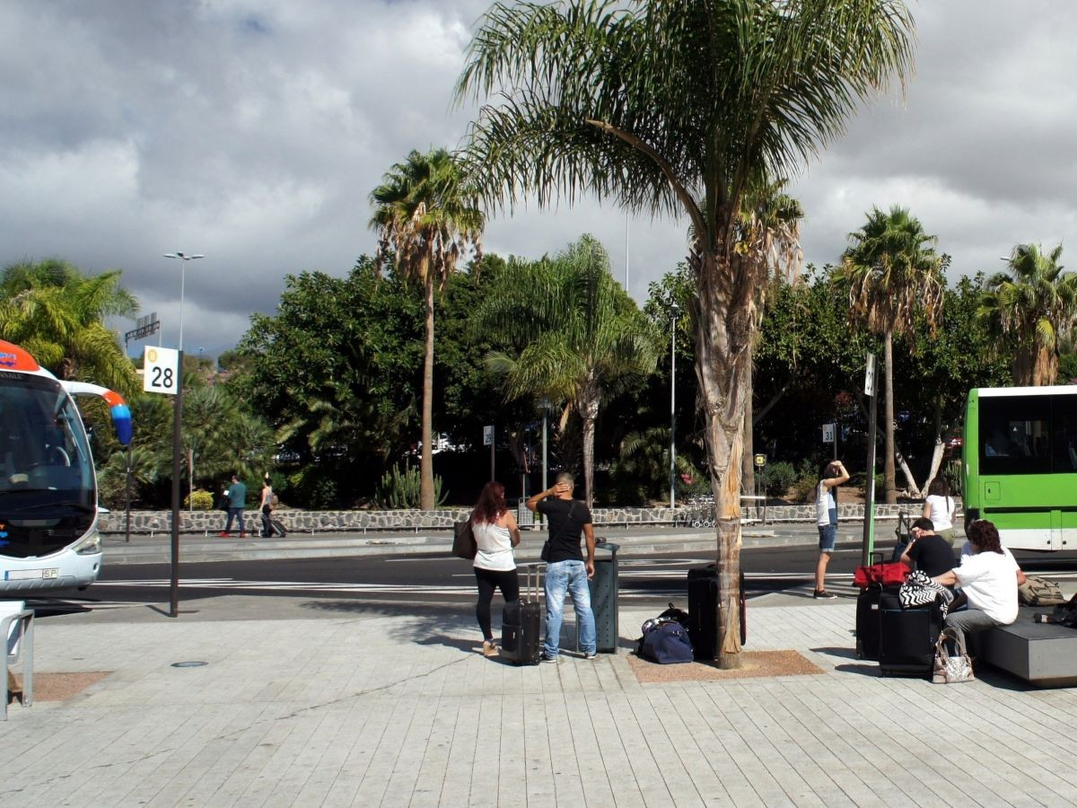 Ashotel rechaza tasa de AENA a guaguas discrecionales en aeropuertos canarios