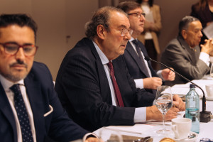 La Mesa del Turismo prevé crecimiento en 2026, pero alerta de la creciente competencia en el Mediterráneo