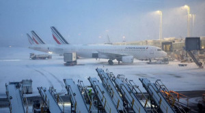 La nieve paraliza los aeropuertos europeos con cientos de vuelos cancelados