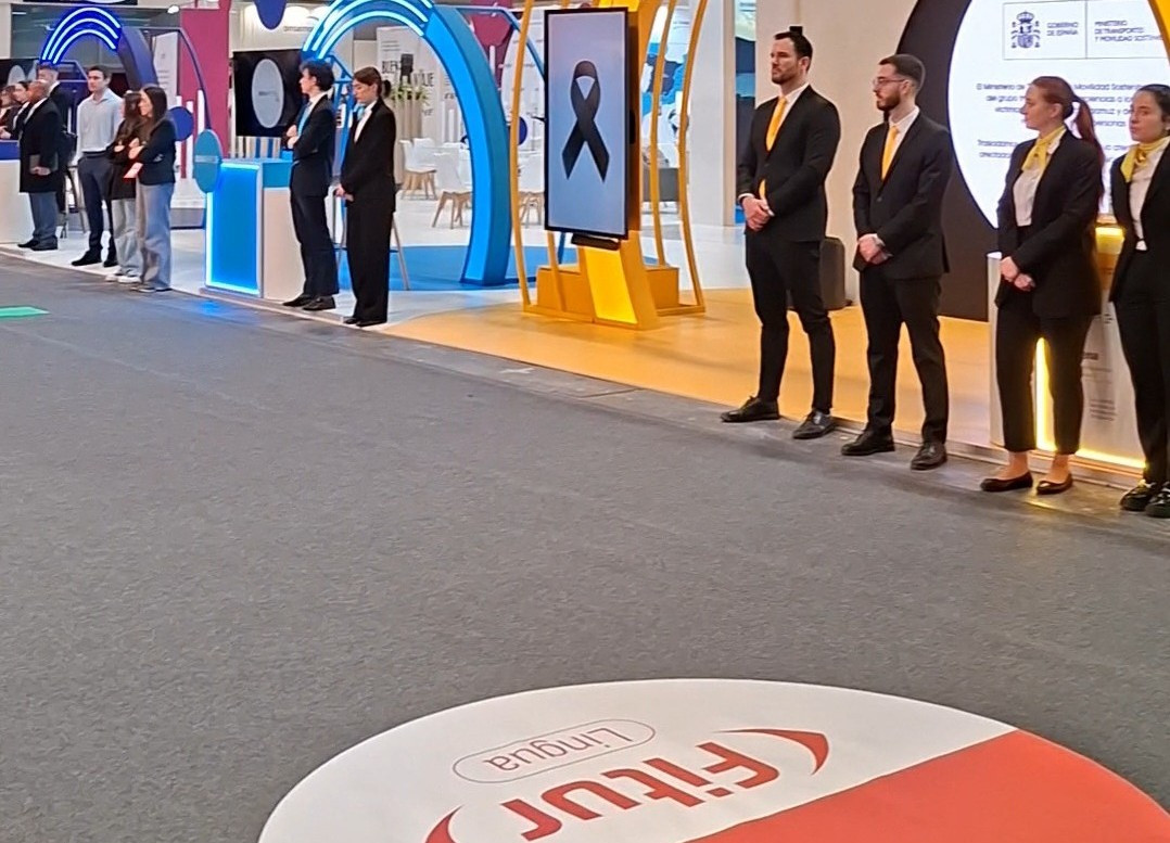 Fitur abre sus puertas con un minuto de silencio