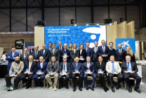 Caixabank premia en Fitur a 13 directivos de empresas turísticas