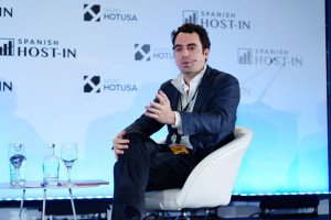 A Angelo Gordon, dueño de Room Mate, le gusta vender pero llegado el momento