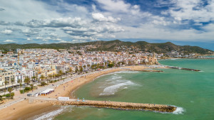 Sitges suspende por un año la concesión de nuevas licencias hoteleras 