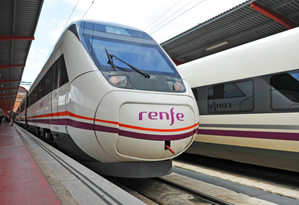 La puntualidad de Renfe cae en enero: solo el 54% de los AVE y larga distancia llega a tiempo