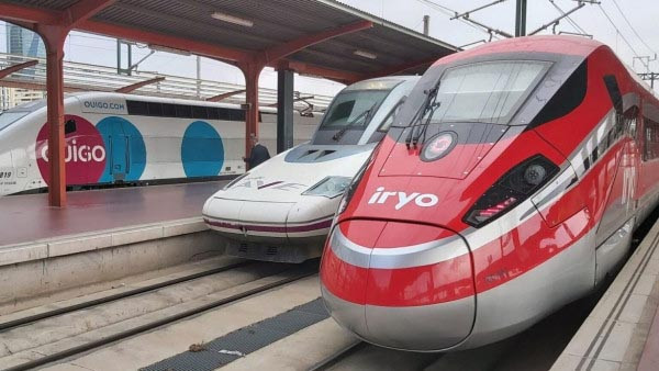 Renfe, Iryo y Ouigo alargan 25 minutos la duraci&oacute;n de sus viajes entre Madrid y Barcelona y 