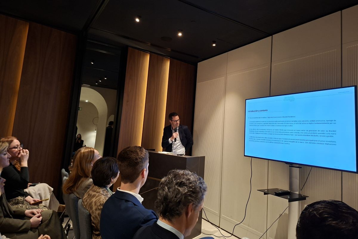 La prima de marca en branded residences reduce riesgo, pero no dispara precios en todos los casos