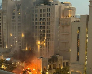 Los ataques de Irán alcanzan el aeropuerto de Dubái y hoteles de lujo en Palm Jumeirah