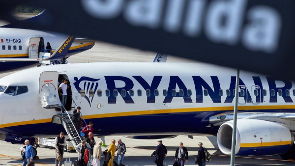 Ryanair incrementa su programaci&oacute;n en Catalu&ntilde;a, pero contiene su avance por las tarifas de Aena