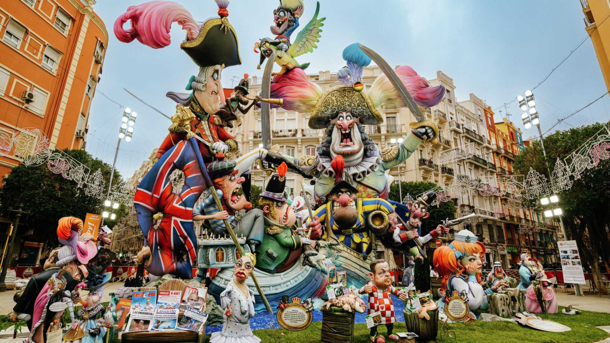 La lluvia irrumpe en las Fallas 2026
