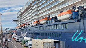 Carrera contrarreloj de las navieras para evacuar a los pasajeros atrapados en el Golfo