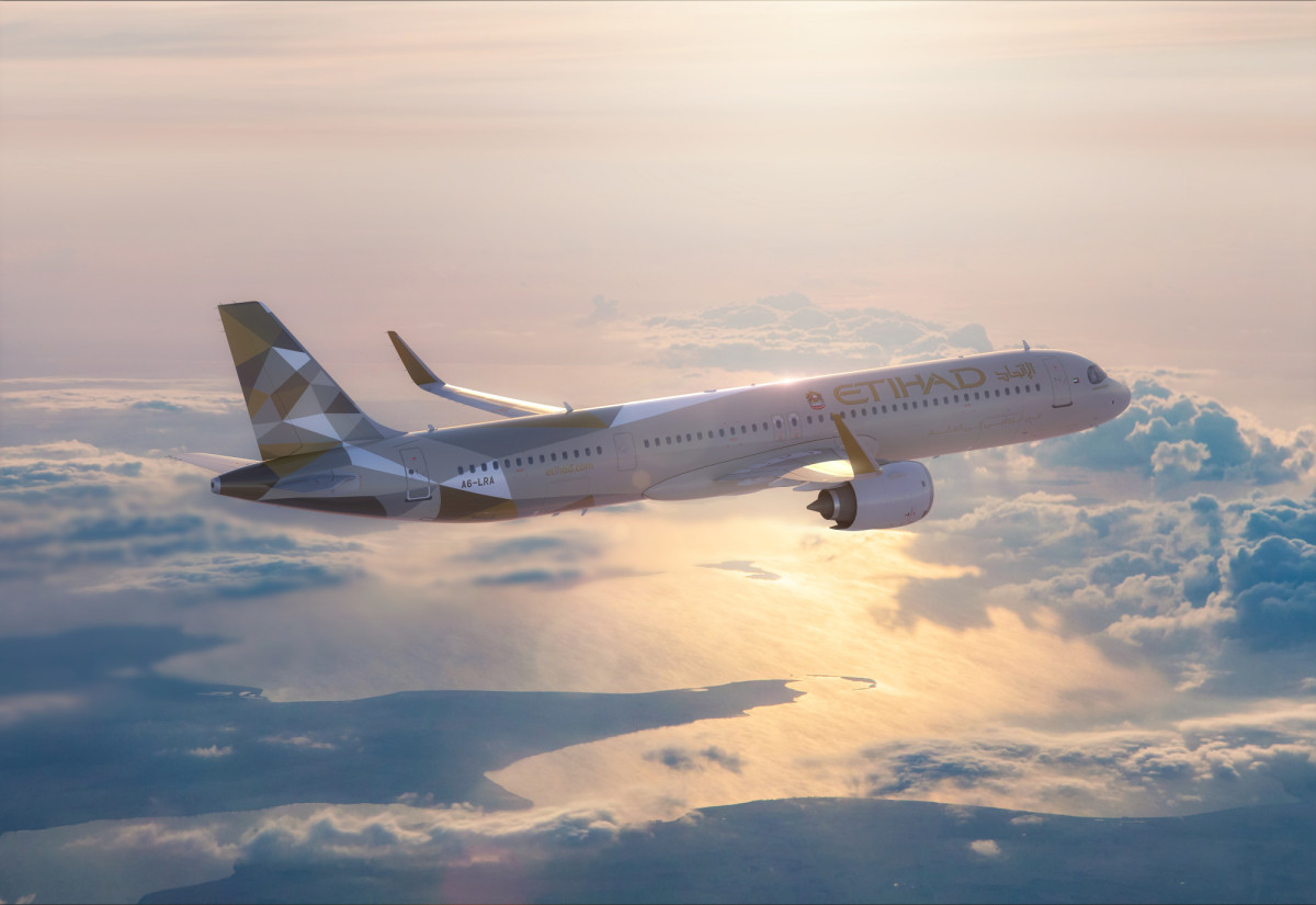Etihad Airways reanuda este viernes sus vuelos comerciales pero de forma limitada