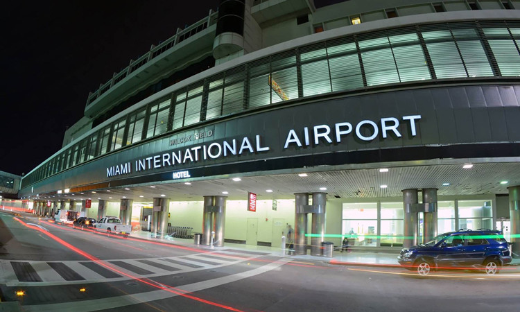 Las primeras salas de dormir con ducha de Norteam&eacute;rica abren en el Aeropuerto de Miami