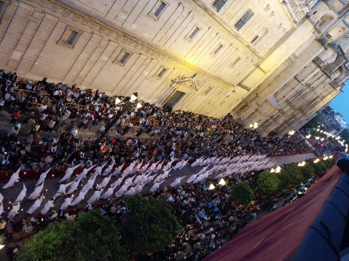Fiestas de primavera en Sevilla: elevar la experiencia apoyando el arte local