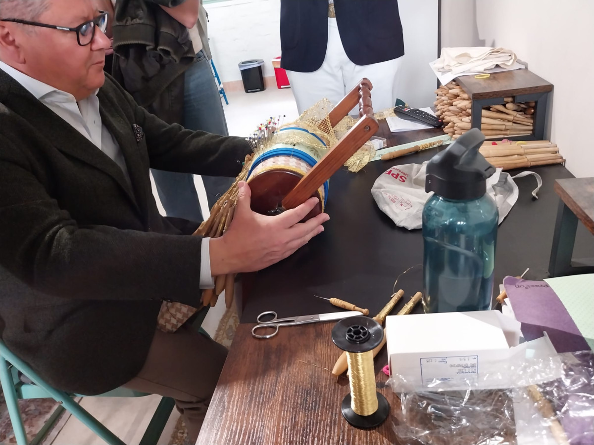 Fiestas de primavera en Sevilla: elevar la experiencia apoyando el arte local