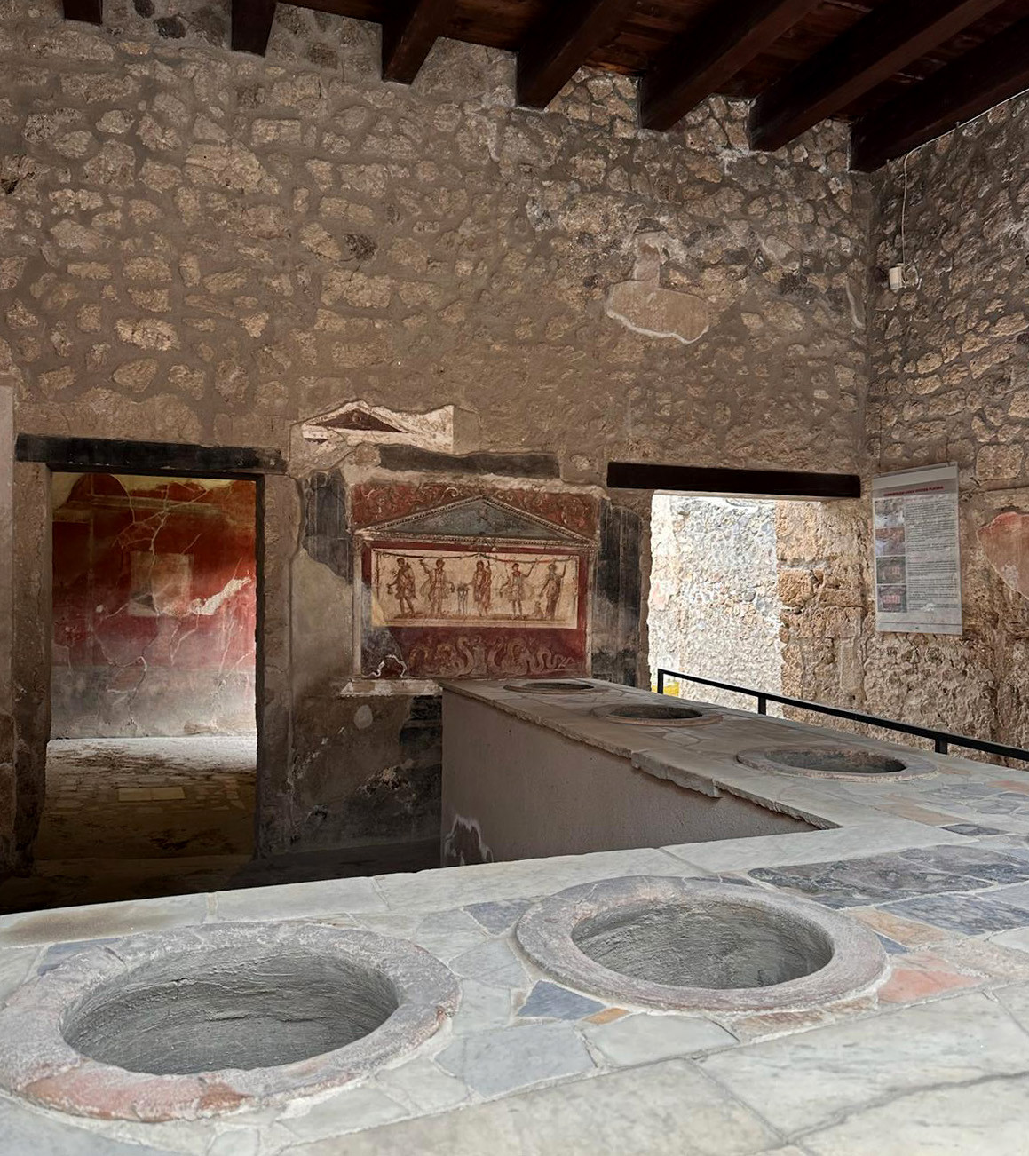 Un hallazgo en Pompeya revela c&oacute;mo los romanos invocaban a sus dioses con vino