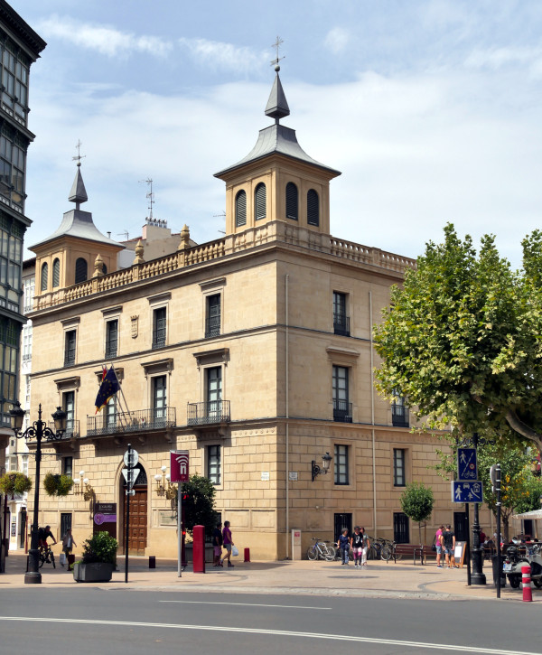 El Palacio de los Chapiteles abre sus puertas en Logro&ntilde;o por su 80 aniversario: qu&eacute; ver en este edificio del siglo XVI