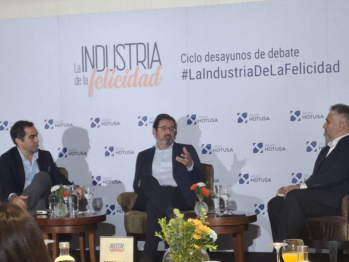 Las aerol&iacute;neas garantizan el suministro de combustible aunque dudan pasado el verano