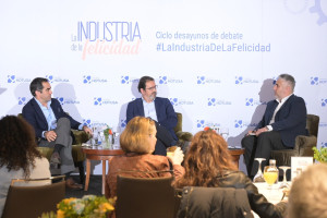 Las aerolíneas garantizan el suministro de combustible ahora, pero dudan del posverano