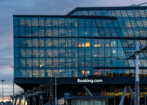 Booking.com sufre un ciberataque que expone datos de reservas de clientes
