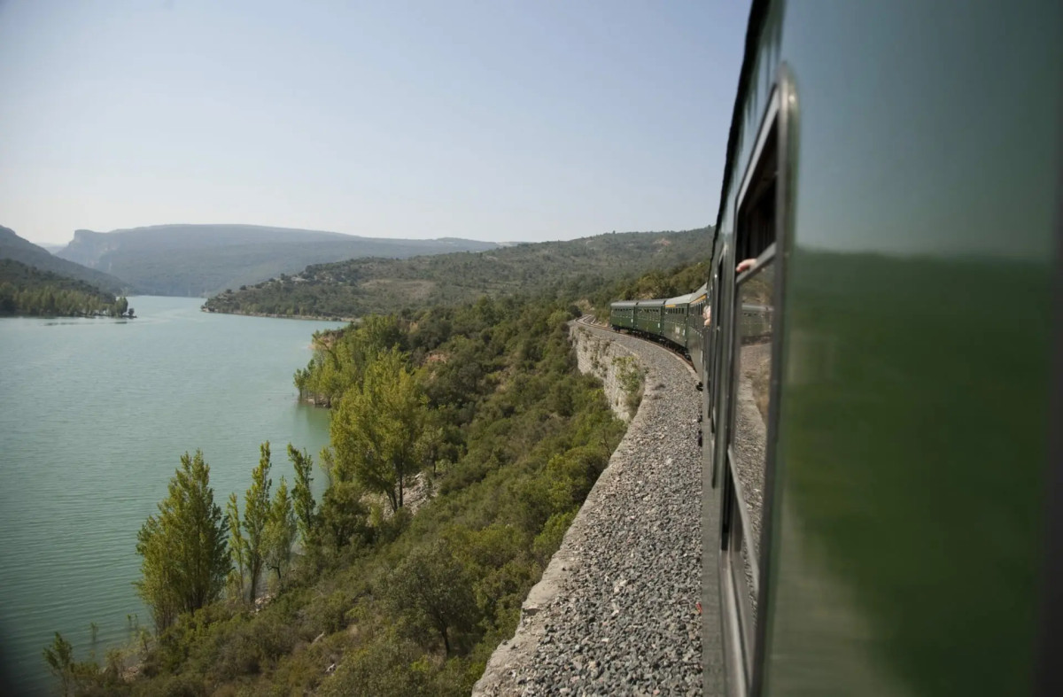 Tren dels Llacs 2026: 89 kil&oacute;metros sobre ra&iacute;les, 40 t&uacute;neles y 75 puentes entre la plana de Lleida y el Prepirineo